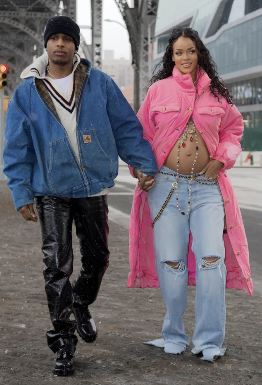 Mami me super stil: Veshjet më të bukura të Rihanna-s gjatë