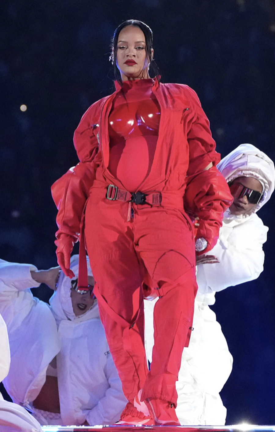 Mami me super stil: Veshjet më të bukura të Rihanna-s gjatë
