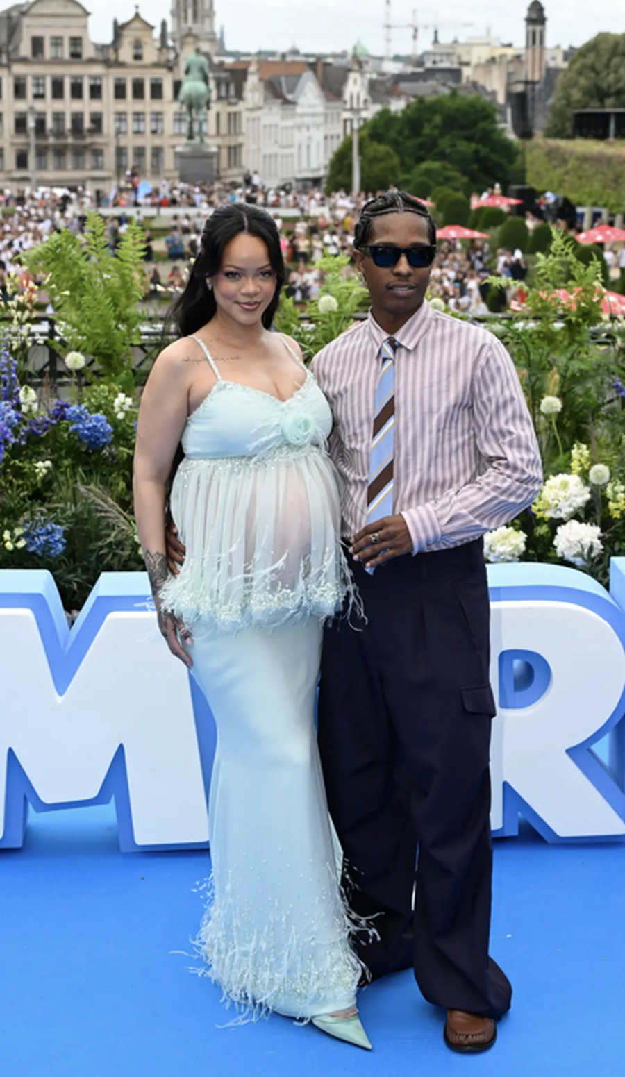 Mami me super stil: Veshjet më të bukura të Rihanna-s gjatë