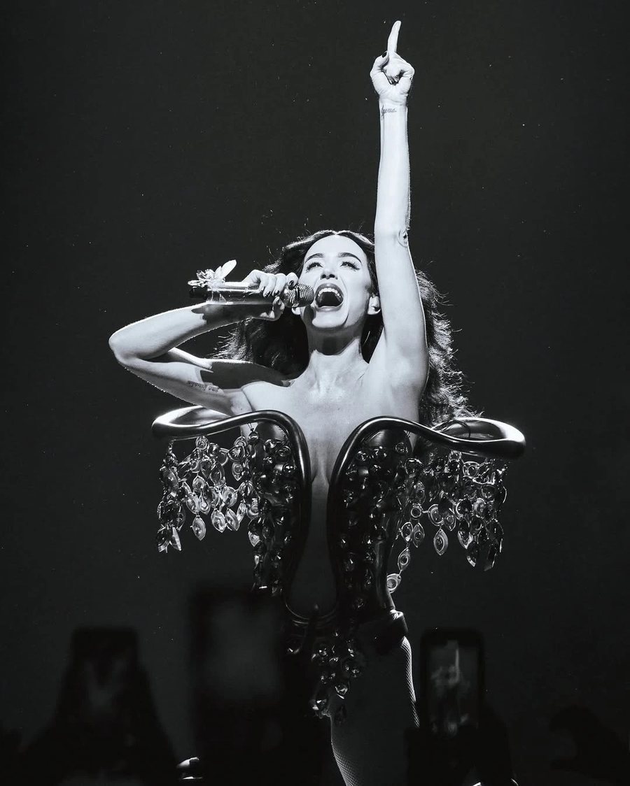 Ndarja nga Orlando Bloom: Katy Perry përlotet gjatë performancës