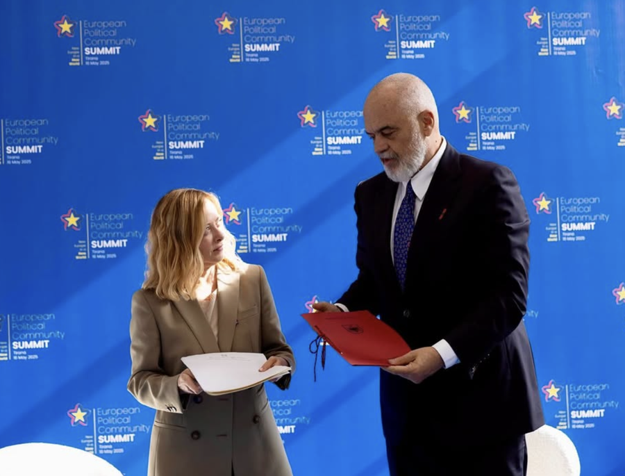 Disa arsye pse Edi Rama është një Gaforre tipike!