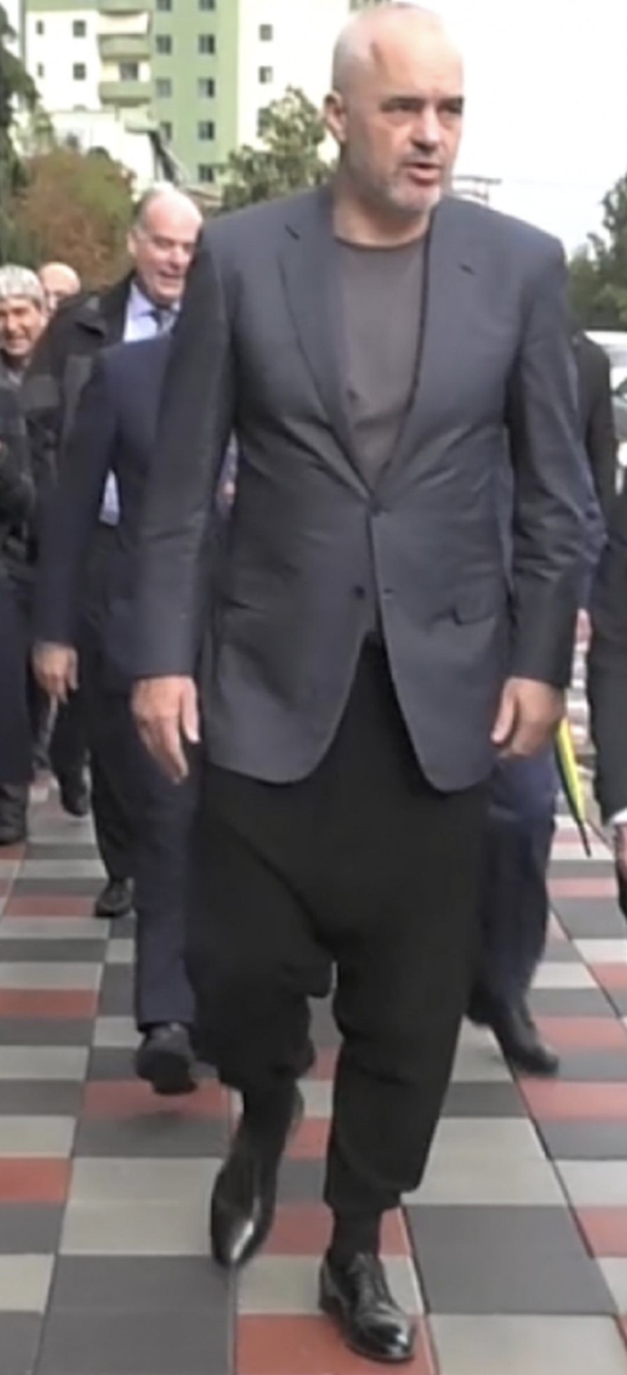 Disa arsye pse Edi Rama është një Gaforre tipike!