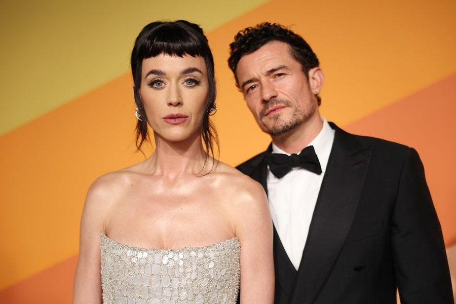 Pas ndarjes, Katy Perry shfaqet duke përqafuar një burrë