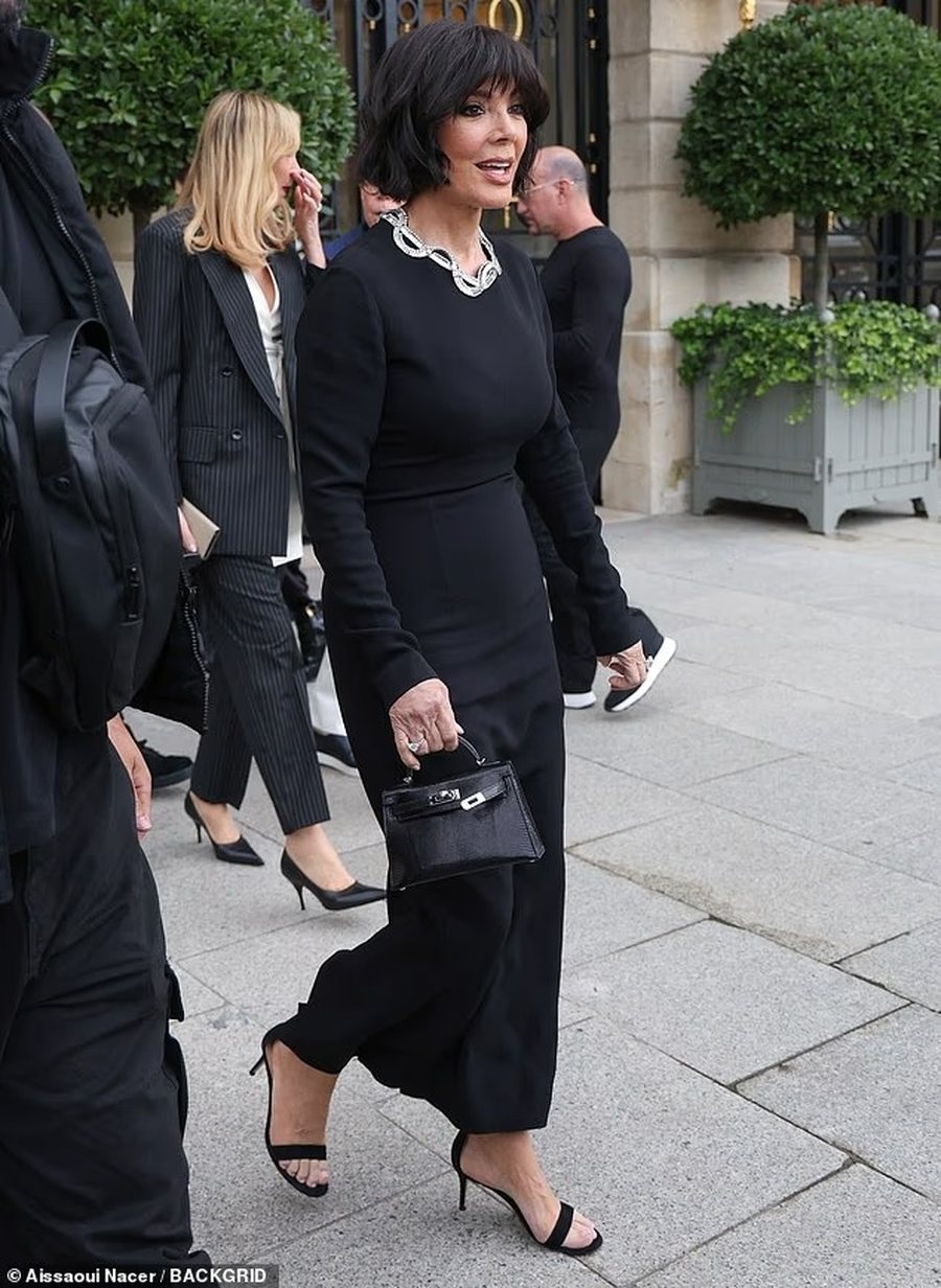 Kris Jenner bën një tjetër ndryshim në pamje dhe duket YLL