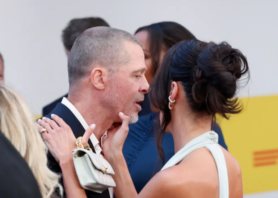 Flamujt e kuq në lidhjen e Brad Pitt dhe Inés de Ramon që zor