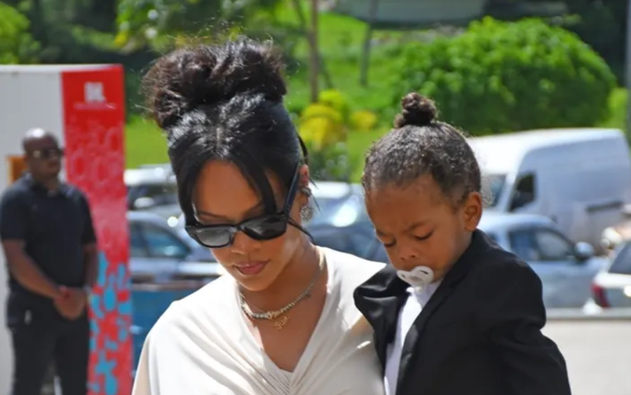 Rihanna i jep lamtumirën e fundit të atit