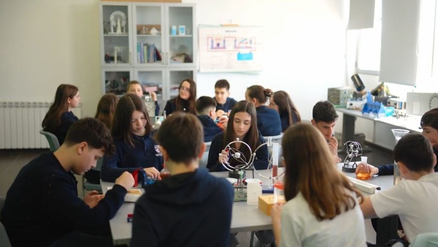American British STEM Academy: Aty ku fillon e ardhmja