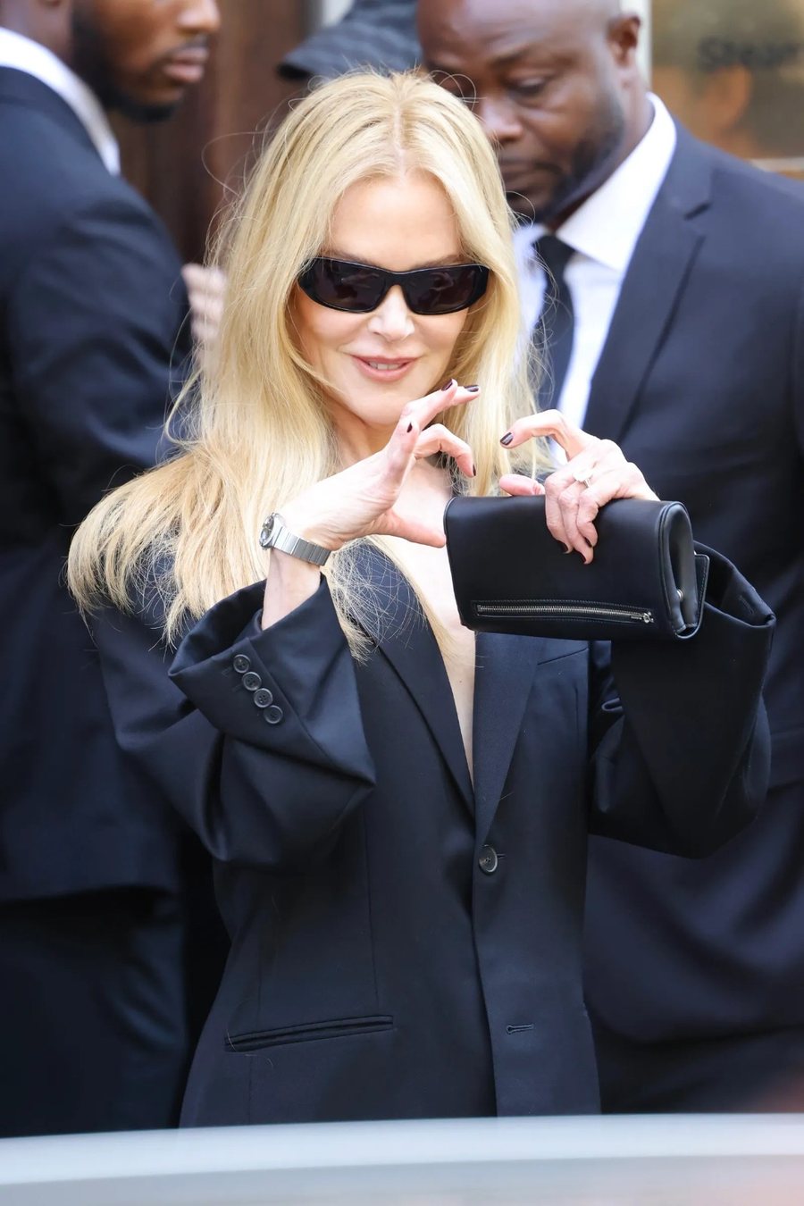 Nicole Kidman thyen rregullin veror të thonjve, por duket yll