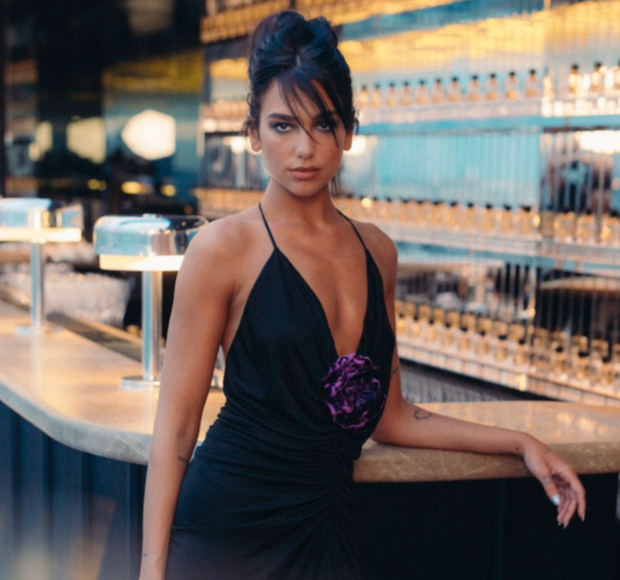 Ky kombinim i rikthyer nga Dua Lipa është super i thjeshtë, por