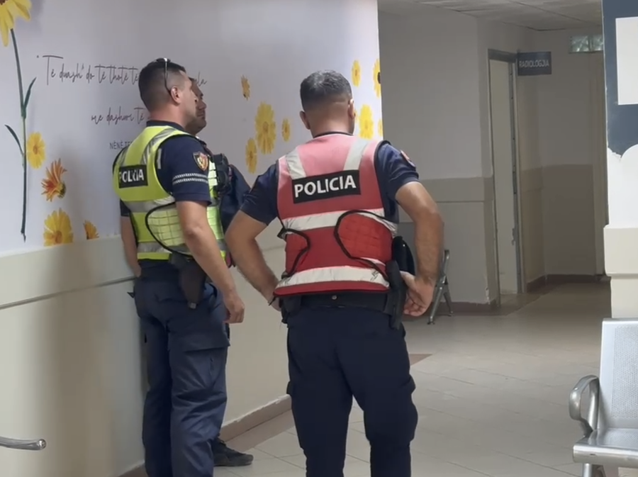 Dyshohet se 17-vjeçarja qëlloi veten me plumb në kokë: