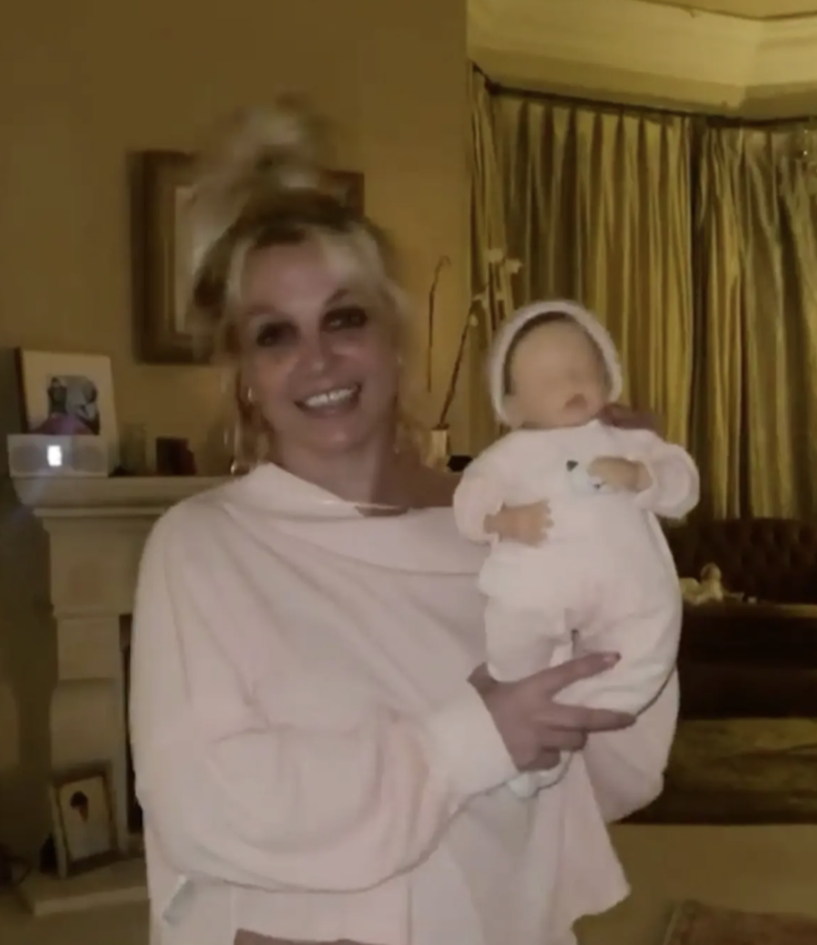 Postimi kaotik: Britney Spears ka birësuar një fëmijë? o.O