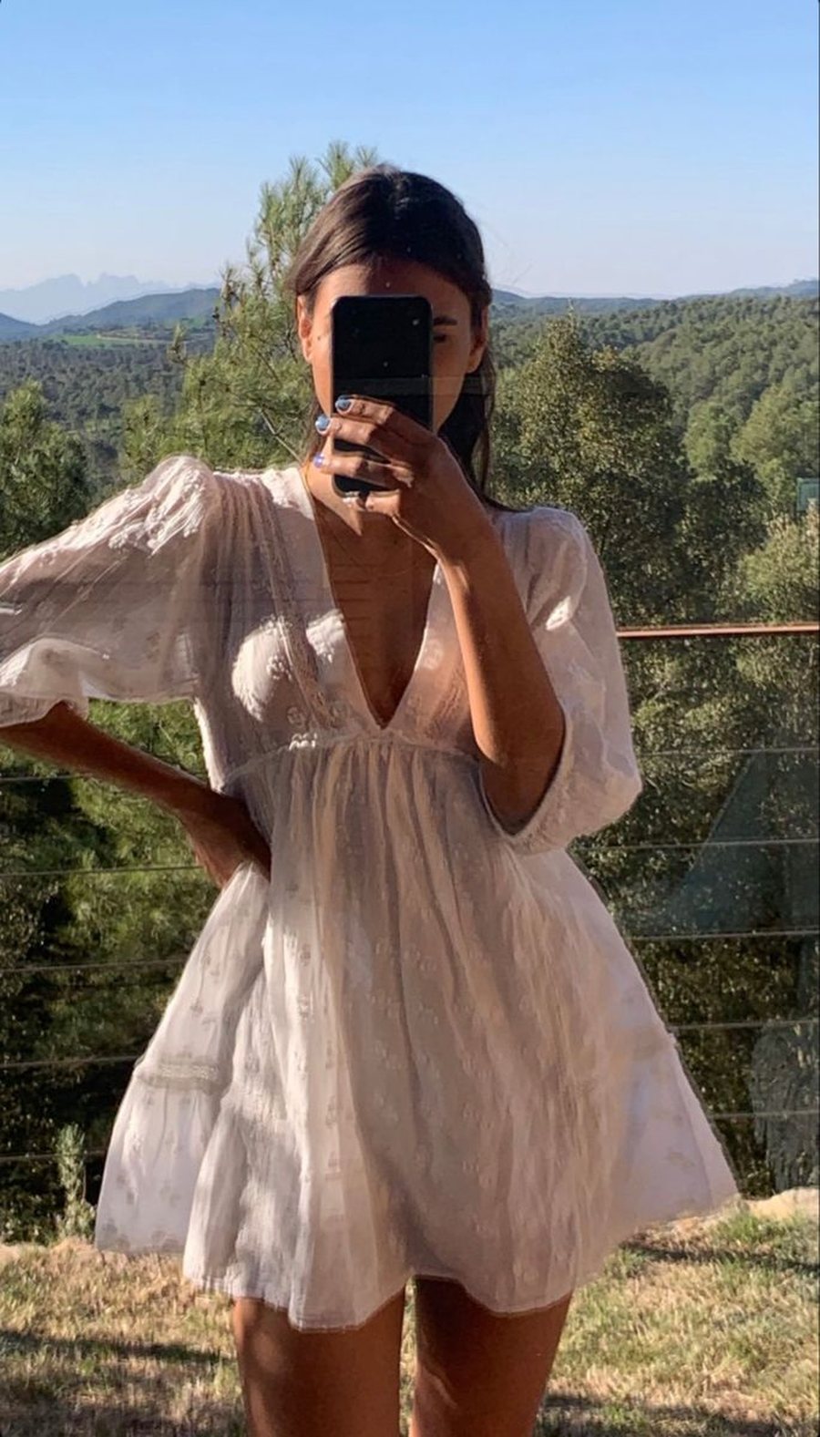 Broderie Anglaise: Stili që përmbledh gjithë ndjesinë e