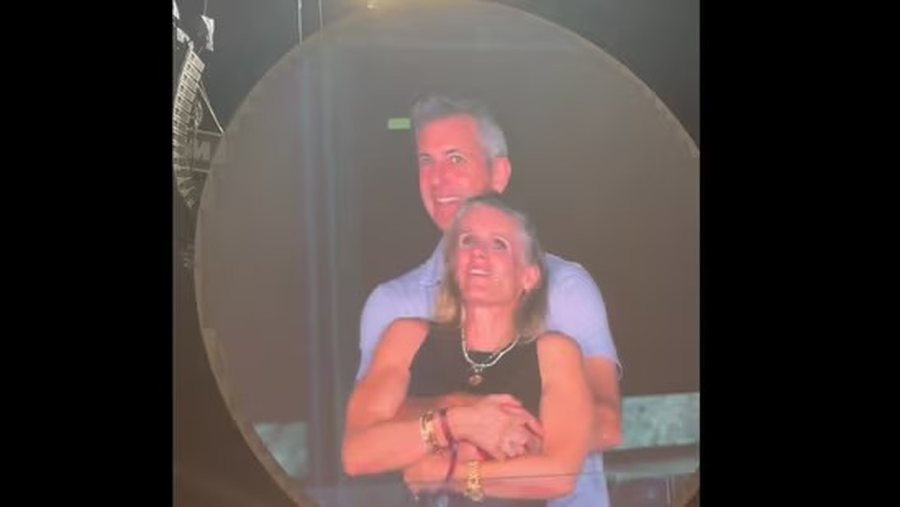 CEO i Astronomer (i martuar) dhe kolegia e tij kapen mat në koncertin e