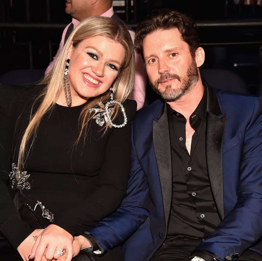 Kelly Clarkson ka "justifikimin" ideal për të mos dalë