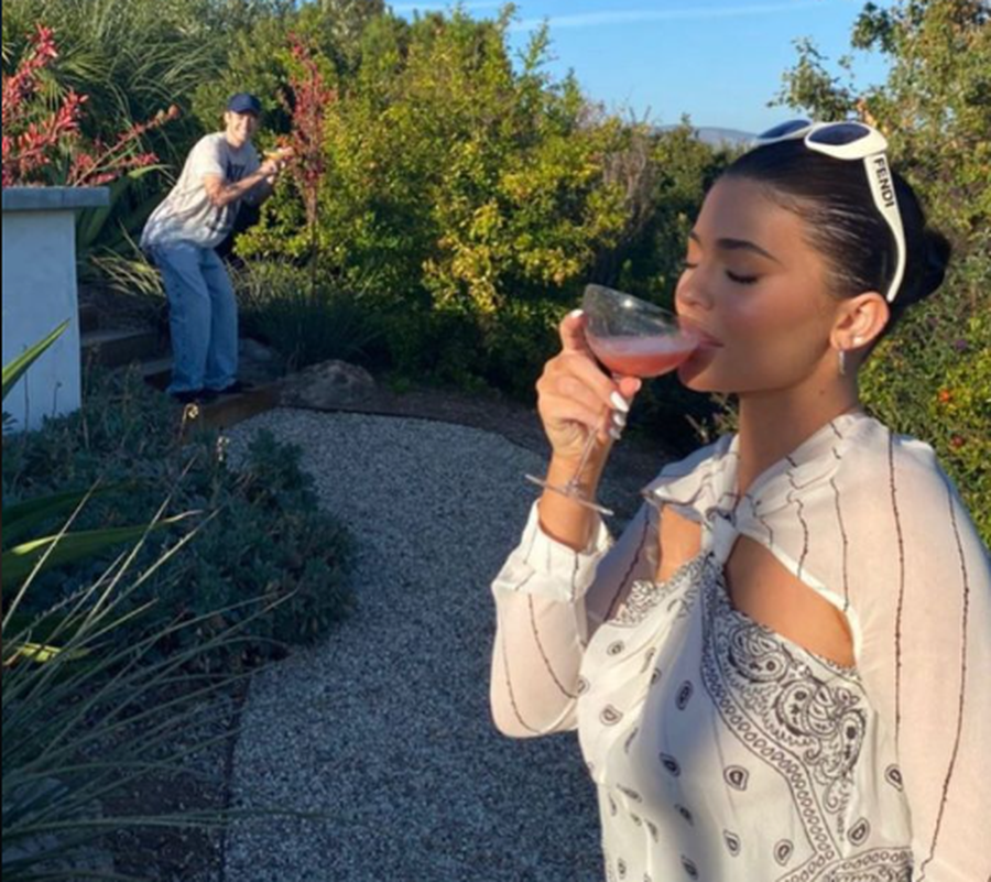 Pse pushimet e Kylie Jenner në Greqi po shkaktojnë polemika të