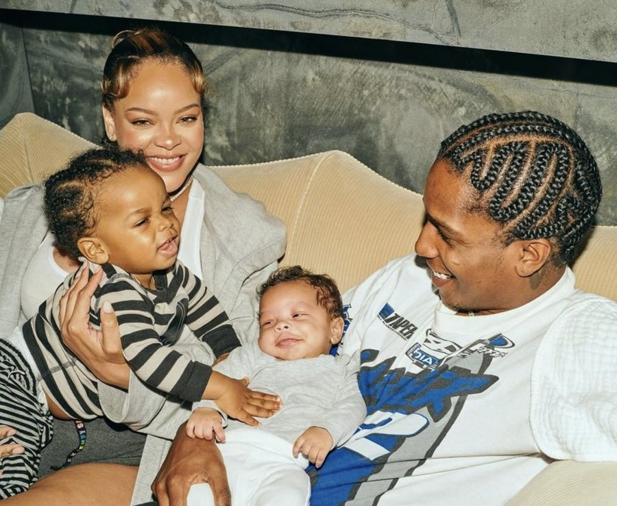 “Nuk dua fëmijë me tablet në dorë”: Rihanna flet