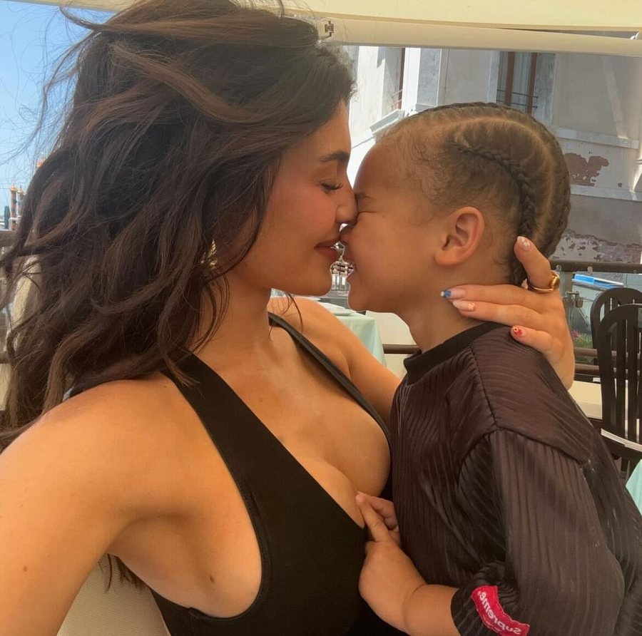 Nga cikli 'çudira pasanikësh': Kylie Jenner tregon