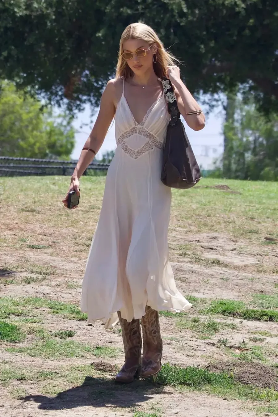 Ky fustan veror i Bella Hadid është kaq YLL! Ja 6 versione të