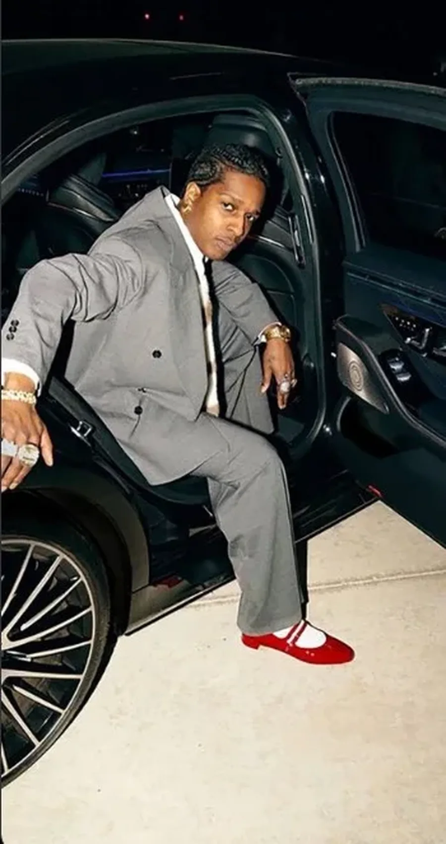 Më fal?! A$AP Rocky bëhet viral pasi u shfaq me taka të kuqe