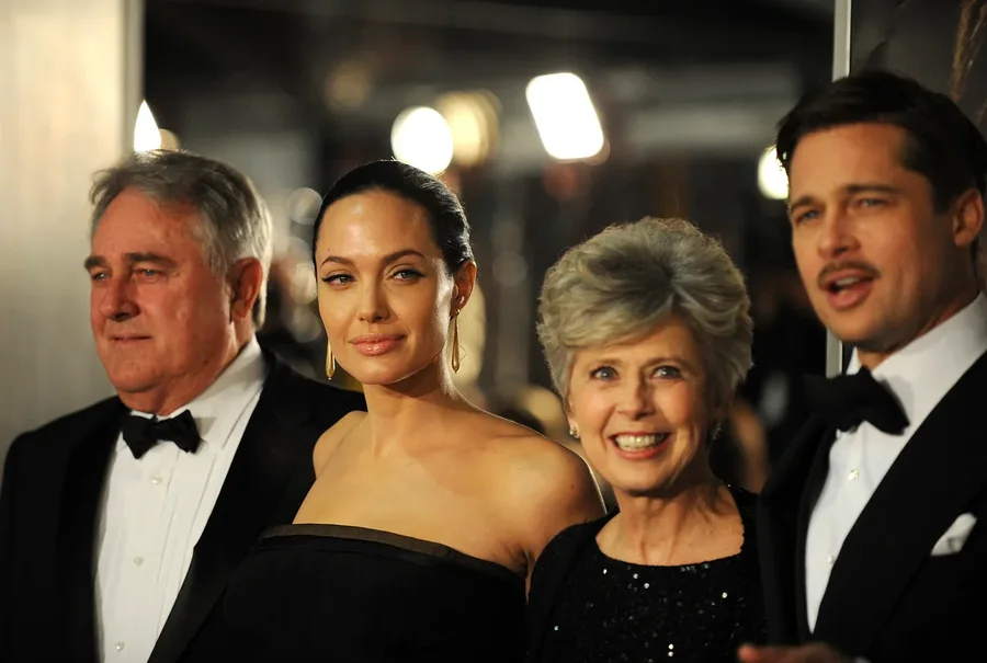 Ndahet nga jeta mamaja e Brad Pitt, Jane Pitt