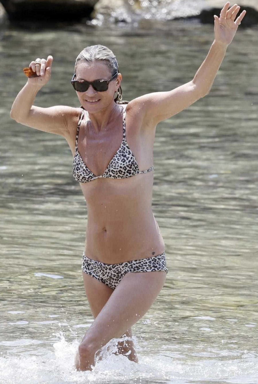Mënyra se si Kate Moss e mban çantën e saj Hermès sapo