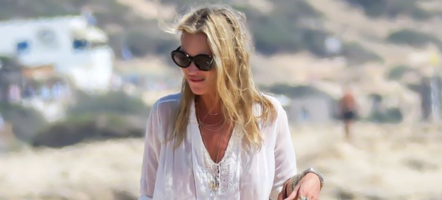 Mënyra se si Kate Moss e mban çantën e saj Hermès sapo