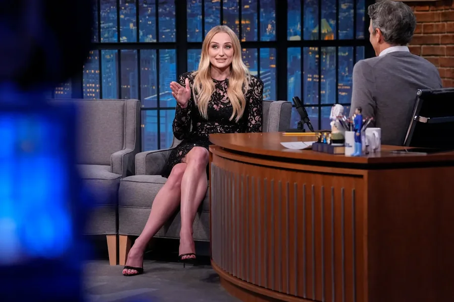 Sophie Turner tregon se flirti i saj i pafajshëm prishi fejesën e