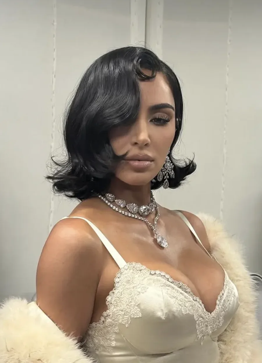 Kim Kardashian rikthen një nga modelet më ikonike me ndryshimin