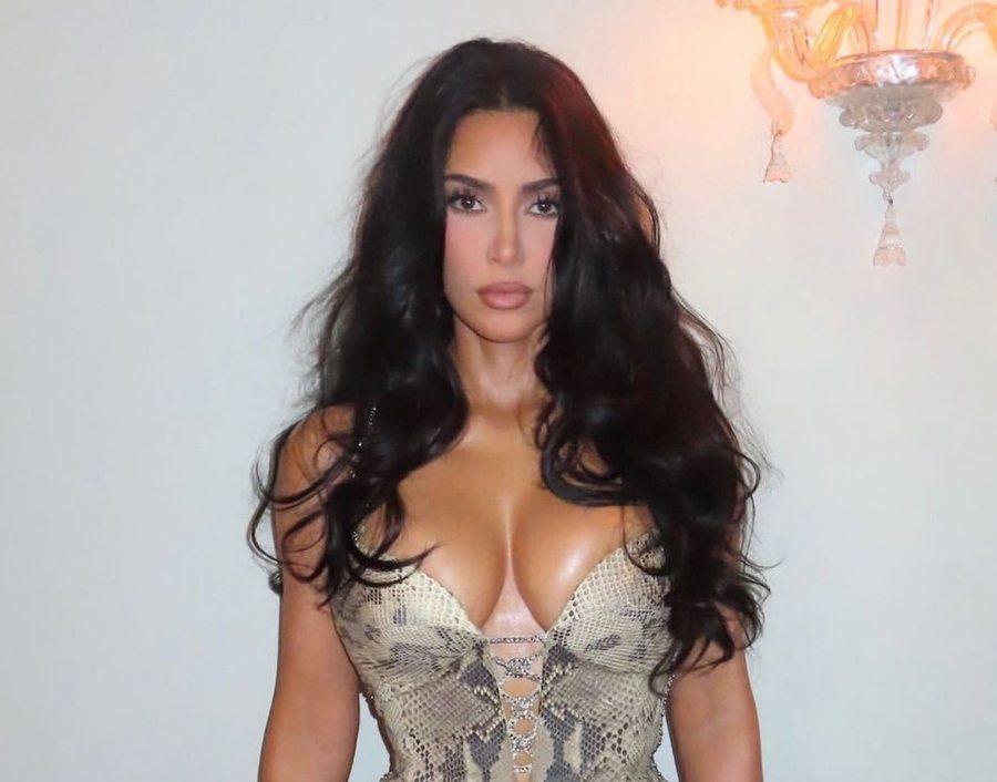 Kim Kardashian rikthen një nga modelet më ikonike me ndryshimin