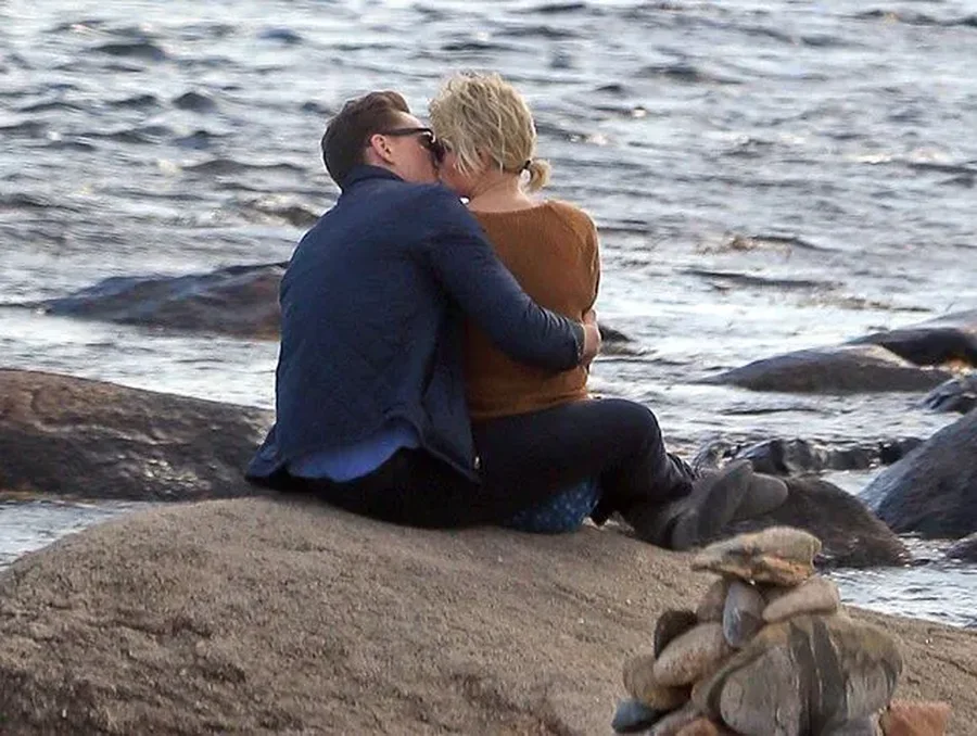 Tom Hiddleston reagoi si të gjithë ne kur u përmend ish-i i tij
