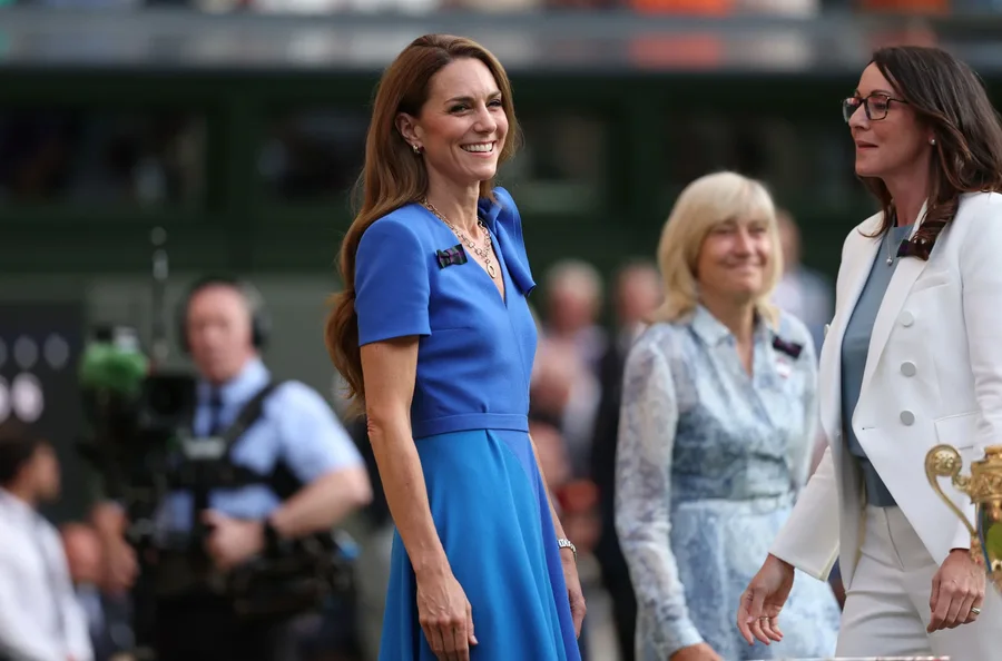 Kate Middleton ndryshoi si rrallëherë ngjyrën e flokëve dhe