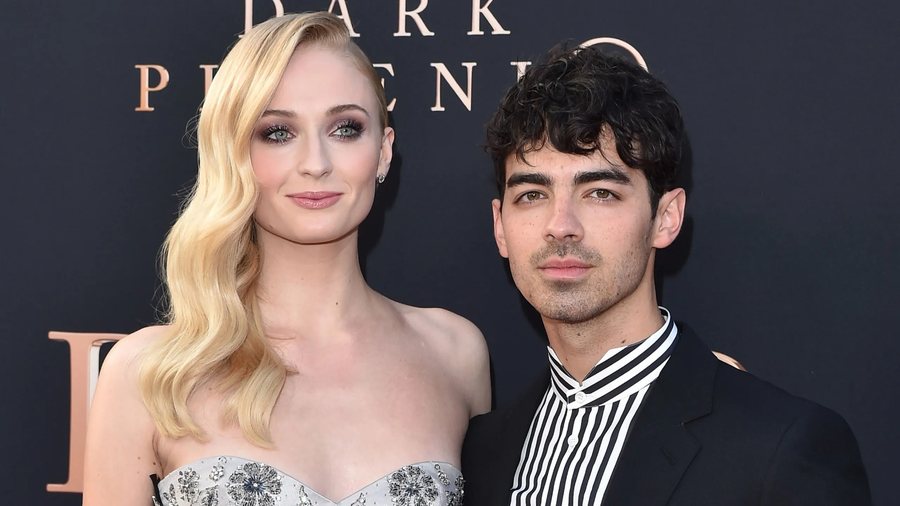 Sophie Turner zbulon pse nuk do të kthehet kurrë në SHBA pasi u