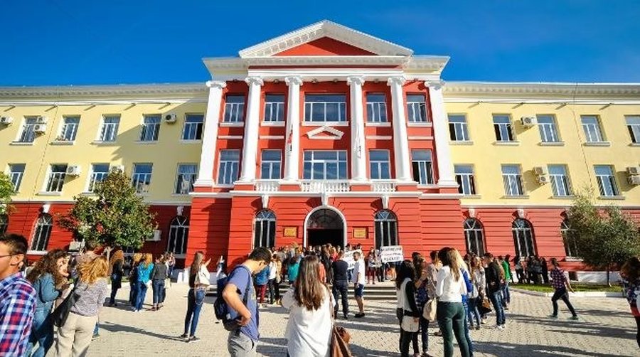 Nis regjistrimi i maturantëve fitues në universitete: Afatet dhe