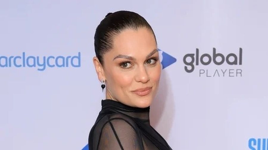 Përballja me kancerin e gjirit: Jessie J shtyn turneun