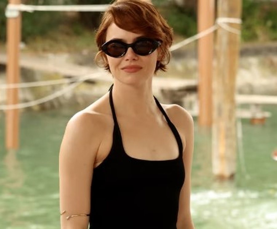 Emma Stone thyen një rregull të vjetër të modës duke