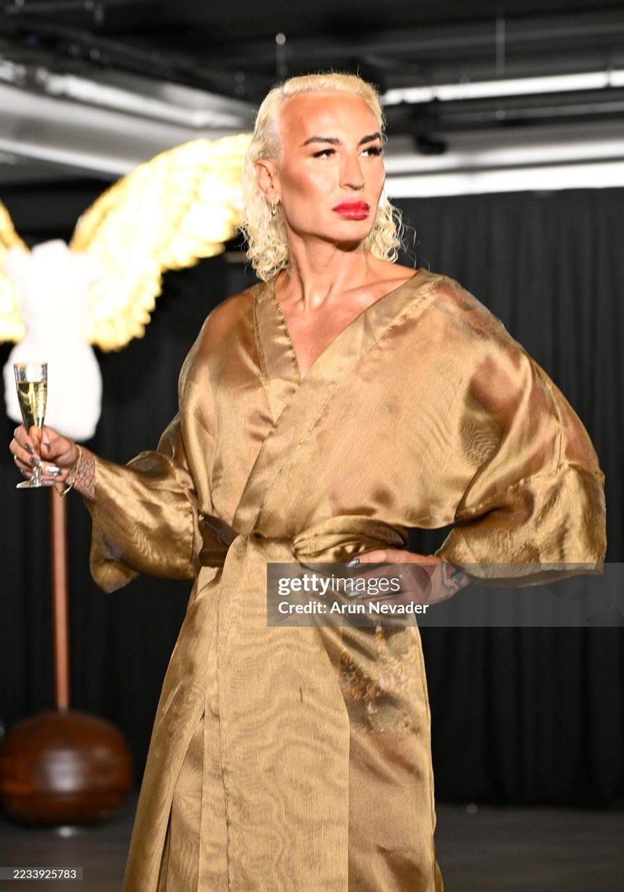 Elton Ilirjani I ftuar nderi në Mercedes-Benz Iceland Fashion Week 2025