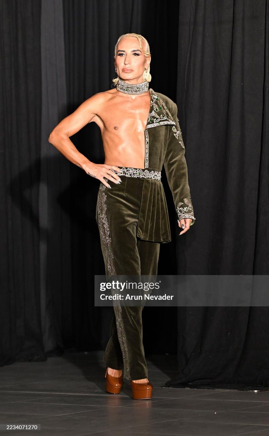 Elton Ilirjani I ftuar nderi në Mercedes-Benz Iceland Fashion Week 2025