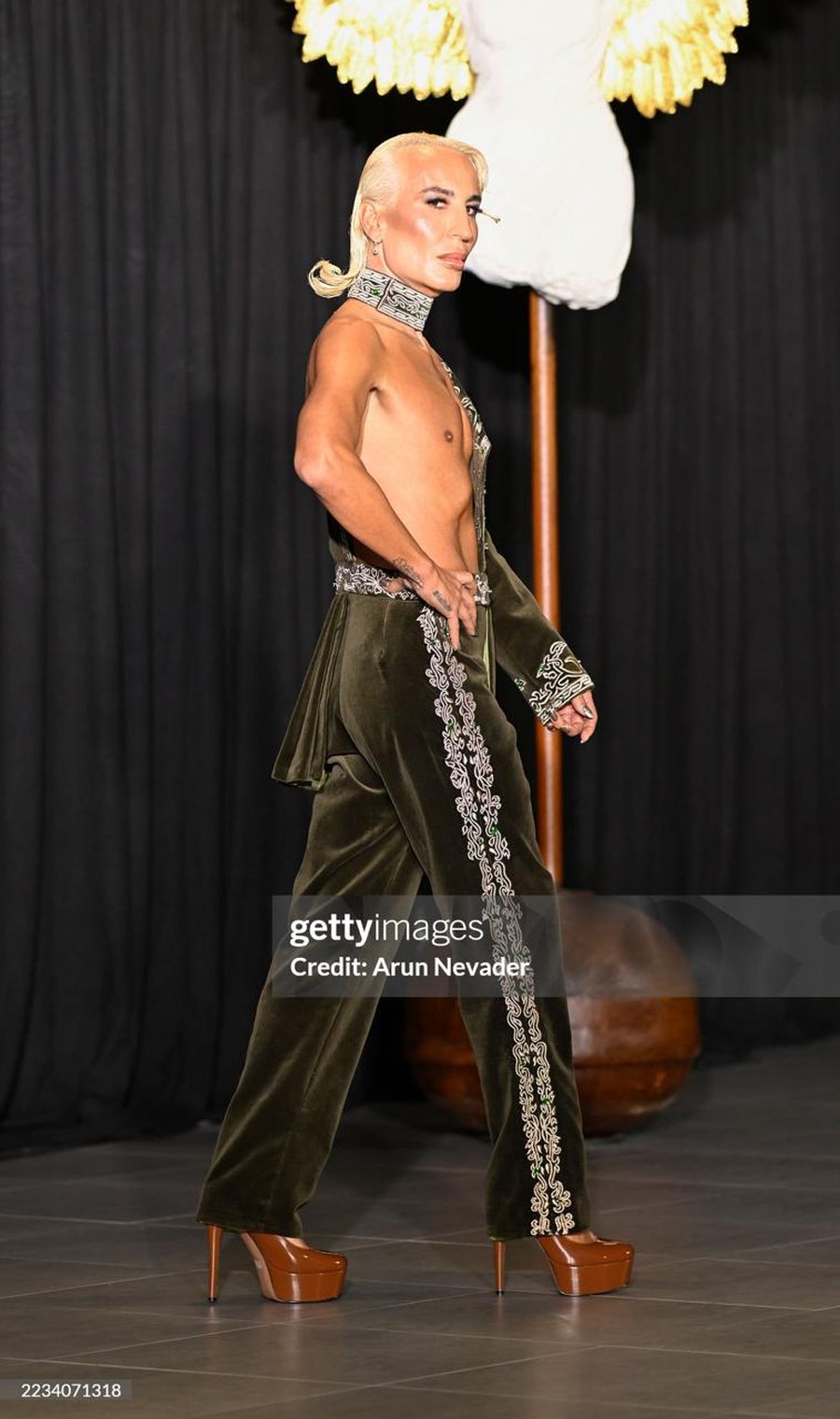 Elton Ilirjani I ftuar nderi në Mercedes-Benz Iceland Fashion Week 2025