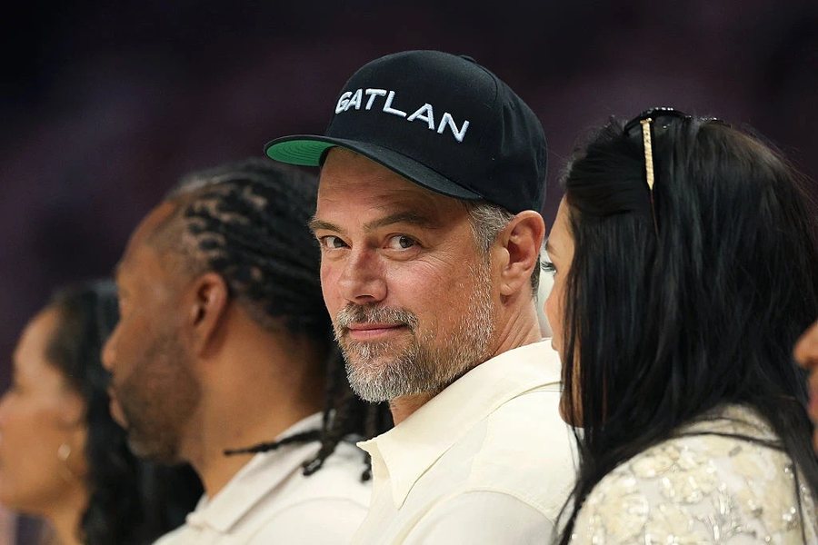 Josh Duhamel braktis Hollywood-in për të jetuar në pyll: