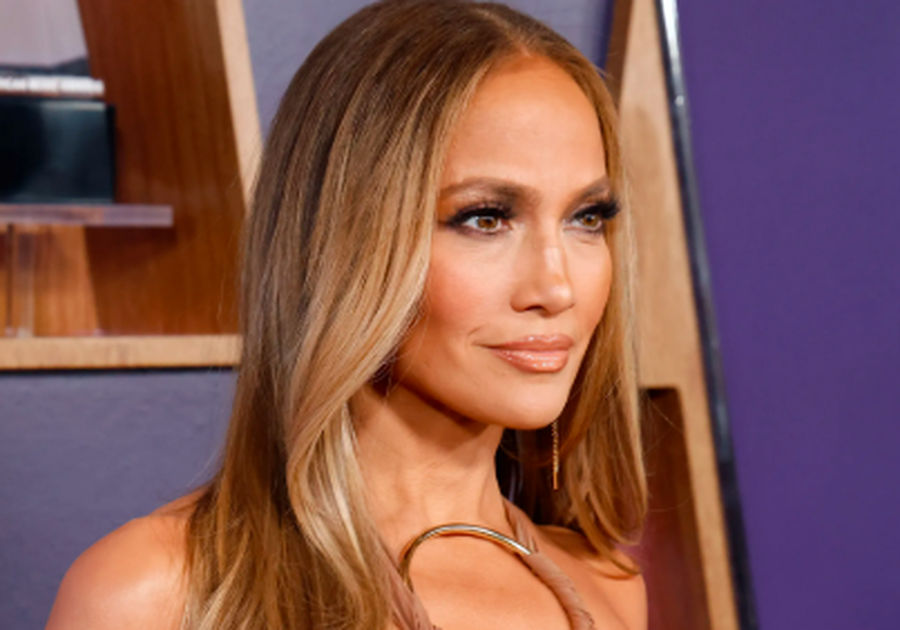 Jennifer Lopez postoi foto nga sheshxhirimi dhe të gjithë e