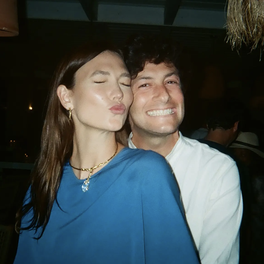 Supermodelja Karlie Kloss, nënë për herë të tretë: