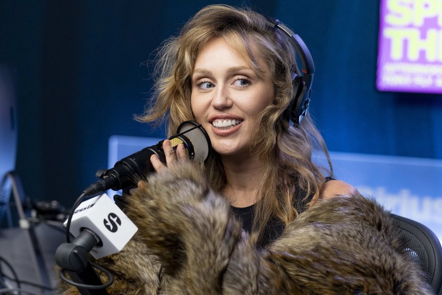 Miley Cyrus thotë se është lodhur nga vëmendja: "Dua