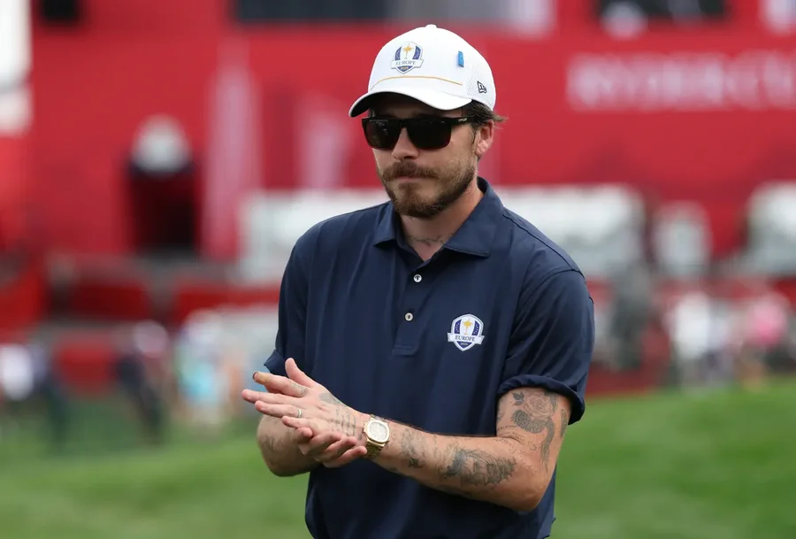 Brooklyn Beckham thyen heshtjen për grindjen familjare & vërteton