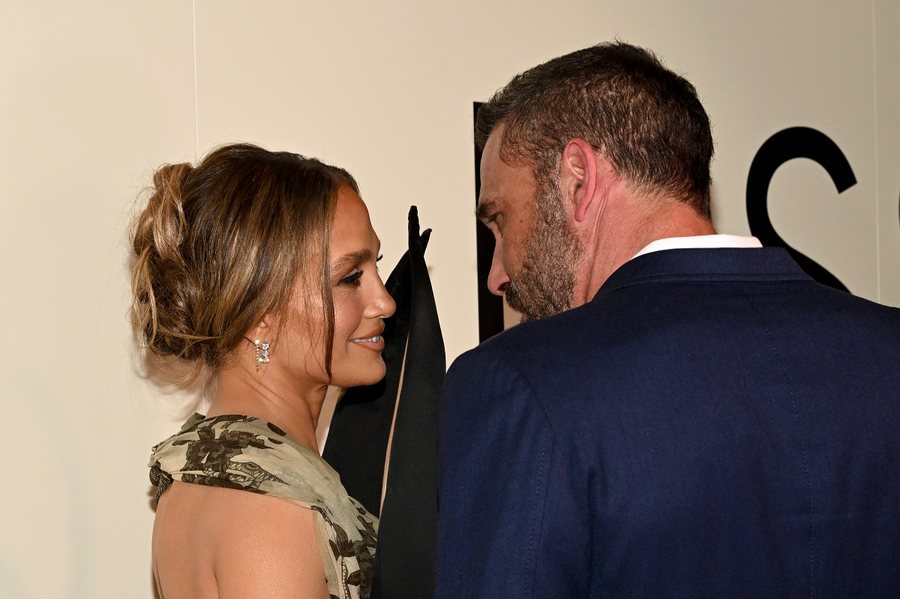 Përqafime dhe vështrime: J.Lo dhe Ben shfaqen shuuumë të