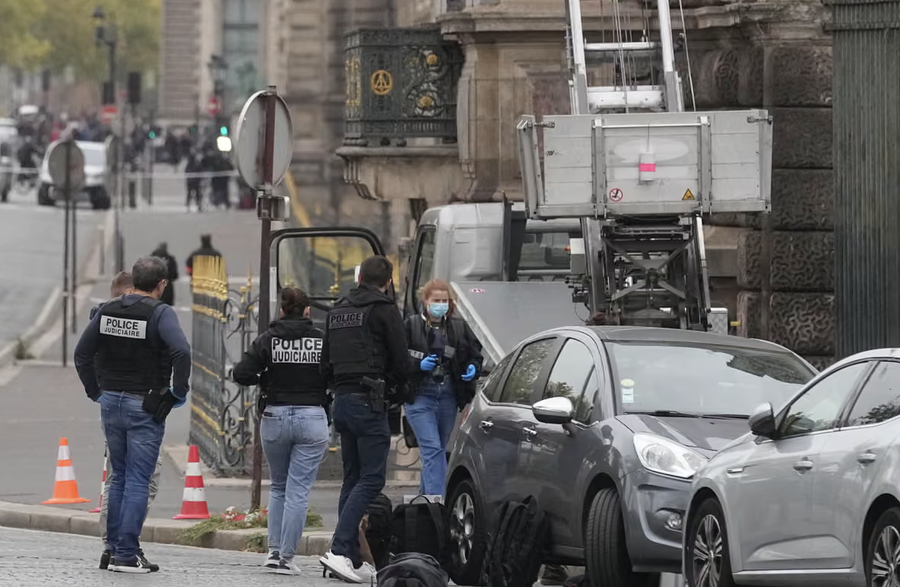Vjedhja për 7 minuta në muzeun e Luvrit: Një përmbledhje e