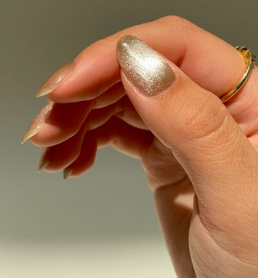 #VelvetNails: Trendi i thonjve që nuk duhet ta humbisni