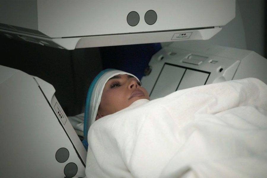 Kim Kardashian flet për diagnozën e aneurizmës në tru