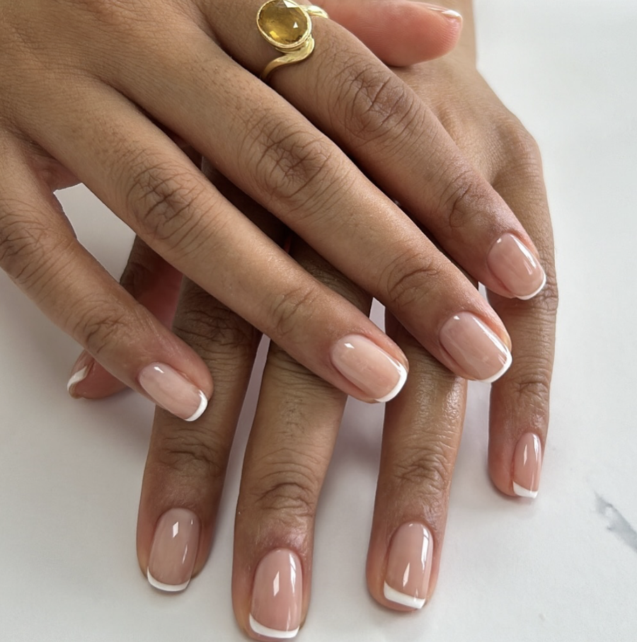 Nga të thjeshta në ekstra: Disa modele thonjsh që duhet t’i