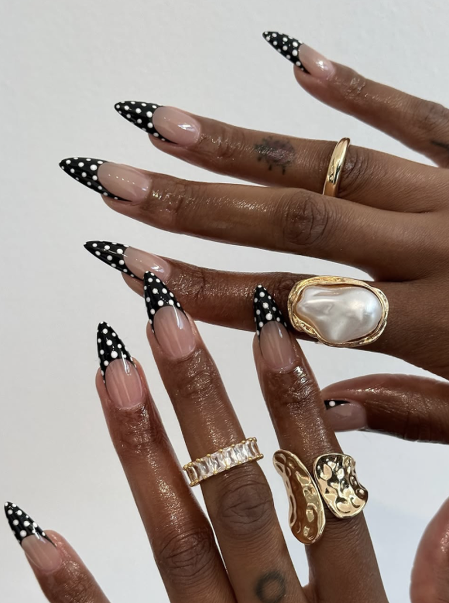 Nga të thjeshta në ekstra: Disa modele thonjsh që duhet t’i