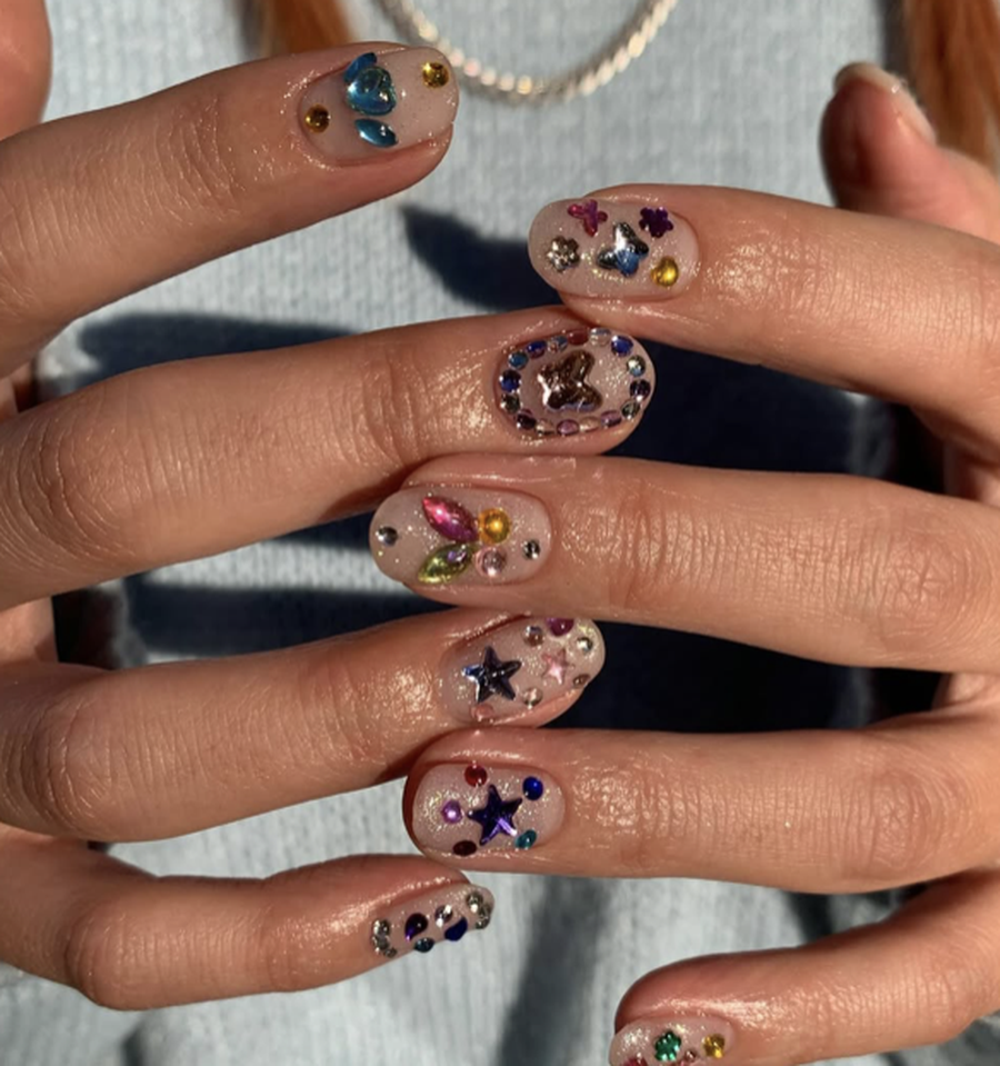 Nga të thjeshta në ekstra: Disa modele thonjsh që duhet t’i